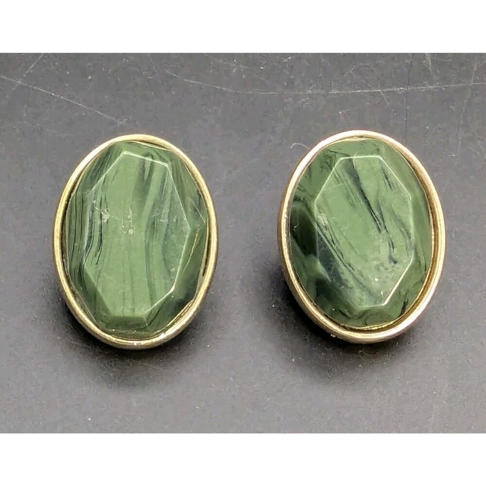 Vintage JJG/Jonette Gold Tone Green Faceted Clip-On Earrings Jewelry Gallery
